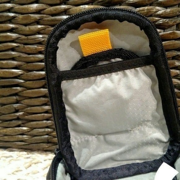 Case Logic Camera Case, Zipper Pouch, Stash Bag, Belt Bag, EUC - Picture 6 of 7